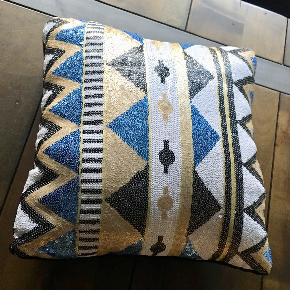 Sequined accent pillow - Picture 2 of 3